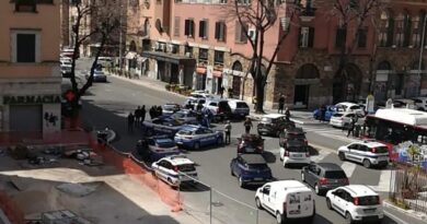Roma: allarme bomba in un’auto, artificieri in azione a piazza Sempione