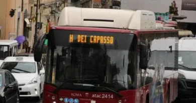 Biglietti bus e metro, Roma verso l’aumento a 2 euro. Da Napoli a Londra, ecco quanto costa viaggiare sui mezzi pubblici