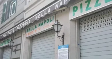 Addio a Bella Napoli, chiude dopo 40 anni la nota pizzeria di Prati. I residenti: “È un pezzo di storia che se ne va”